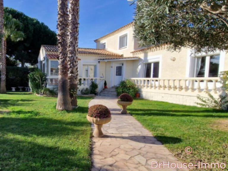 Villa Agde - 5 chambres - 202m²