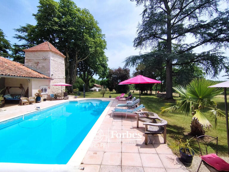 Property Agen - 7 bedrooms - 643m²