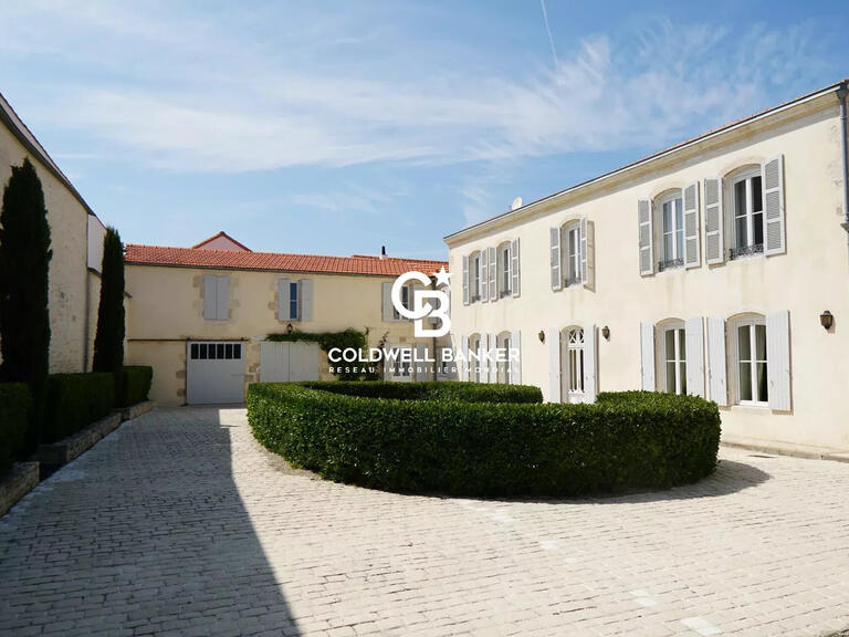 Maison Aigrefeuille-d'Aunis - 7 chambres - 2352m²