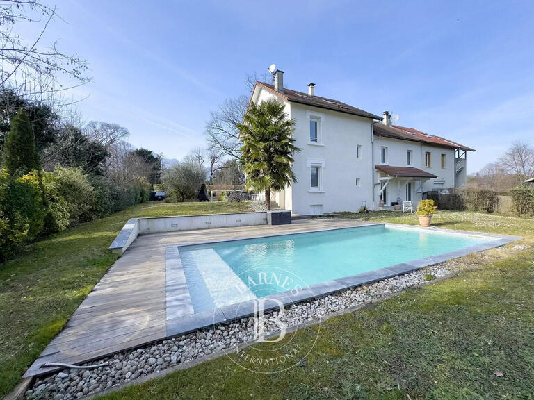 House Aix-les-Bains - 5 bedrooms - 332m²