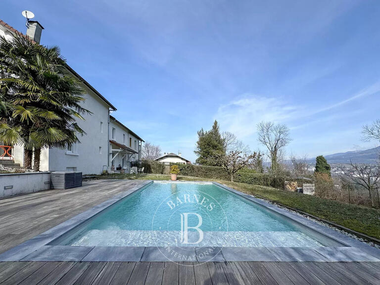 House Aix-les-Bains - 5 bedrooms - 332m²