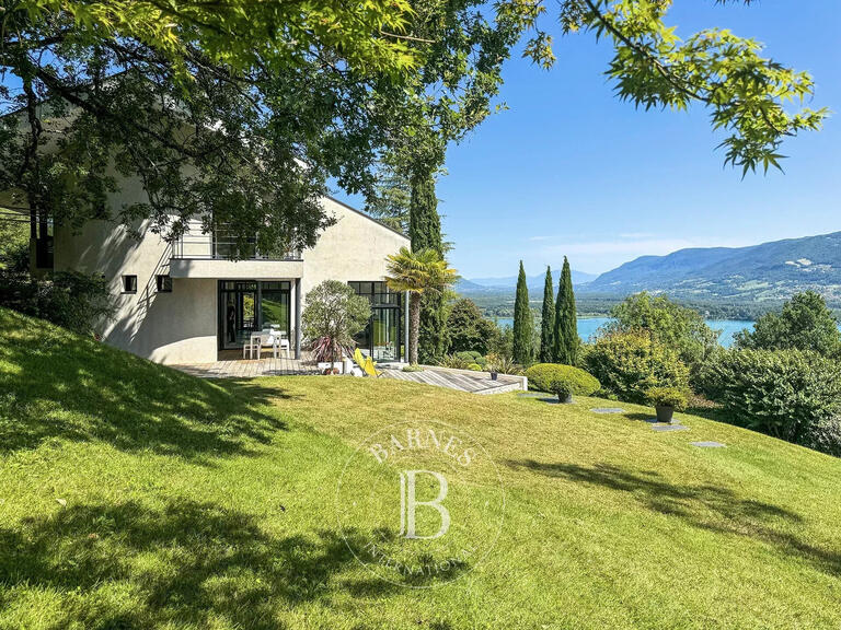 House Aix-les-Bains - 4 bedrooms - 261m²