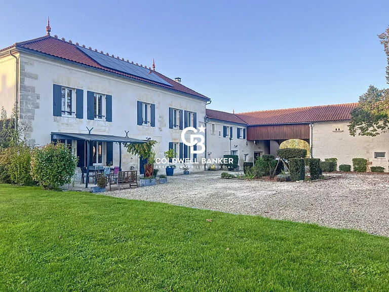 Bien atypique Allas-Champagne - 4 chambres - 504m²