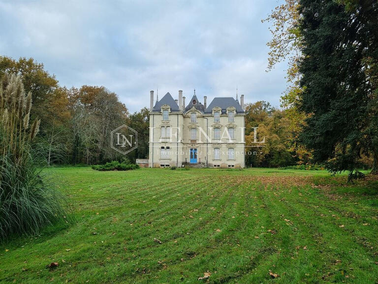 Château Angers - 13 chambres - 560m²