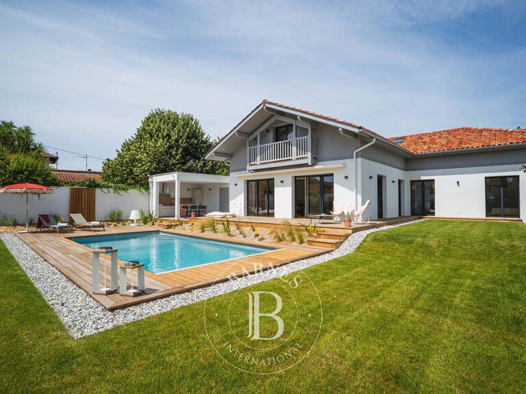 Maison Anglet - 4 chambres - 309m²