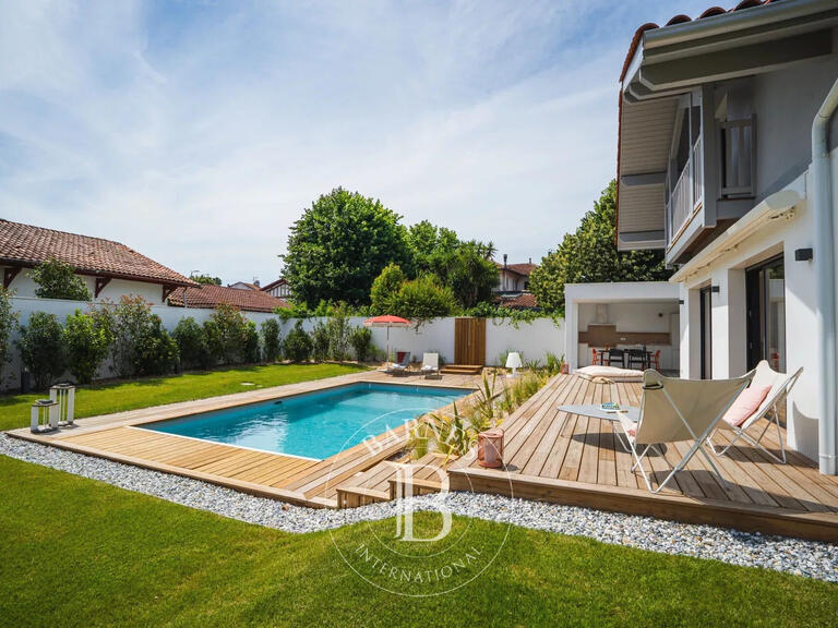 Maison Anglet - 4 chambres - 309m²