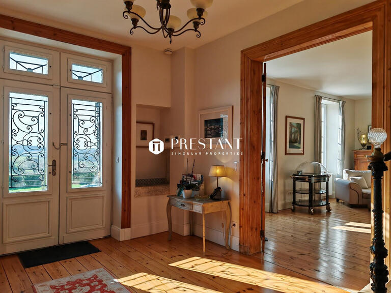 House Angoulême - 12 bedrooms - 755m²