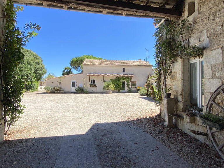 Propriété Angoulême - 5 chambres - 234m²