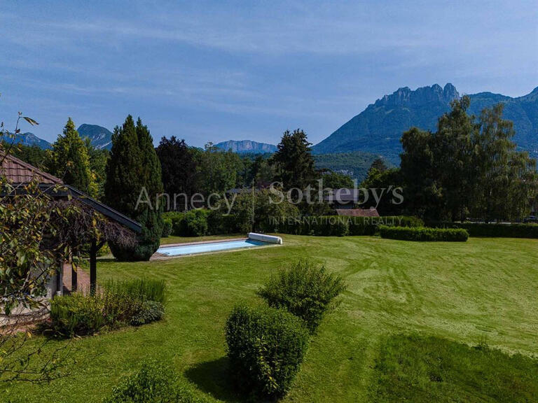 Maison Annecy - 4 chambres - 244m²