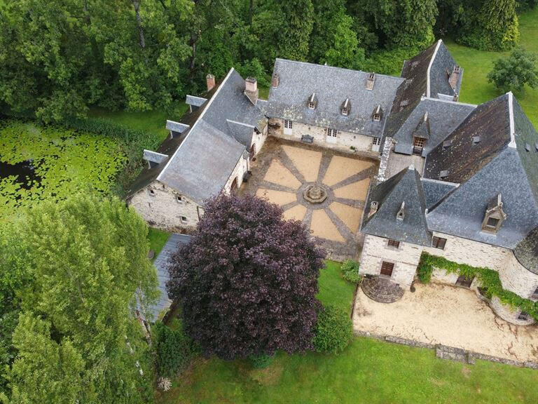 Château Arnac-Pompadour - 10 chambres - 800m²