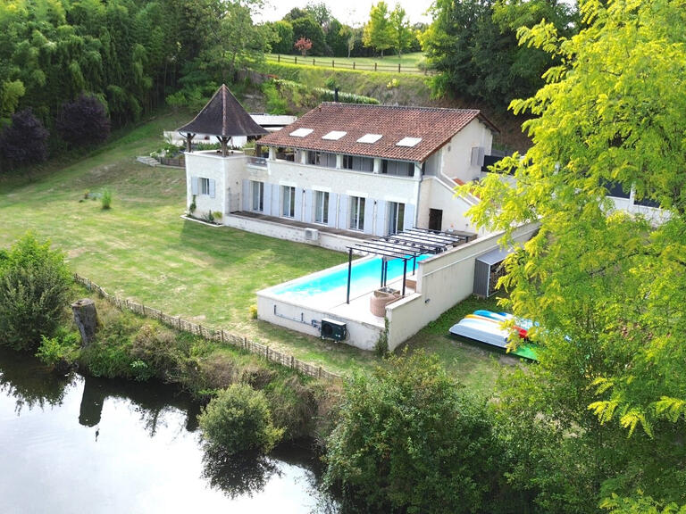 Maison Aubeterre-sur-Dronne - 5 chambres - 162m²