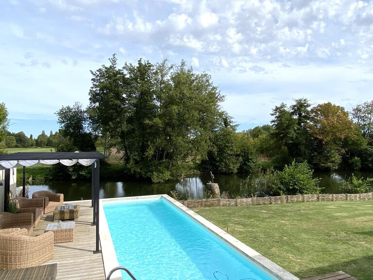 House Aubeterre-sur-Dronne - 5 bedrooms - 162m²