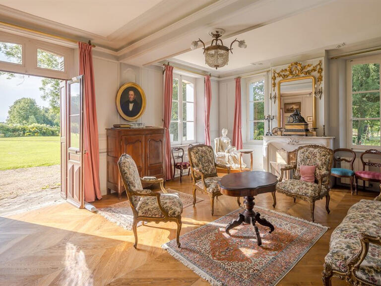 Château Auffay - 11 chambres - 1066m²