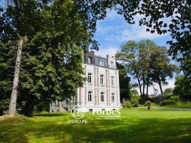 Manor Avesnes-sur-Helpe - 10 bedrooms - 600m²