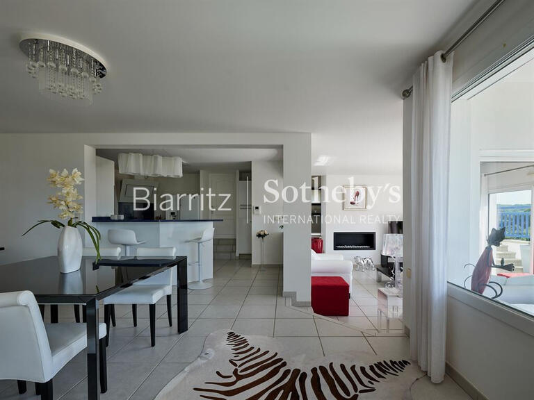 Maison Bassussarry - 4 chambres - 189m²