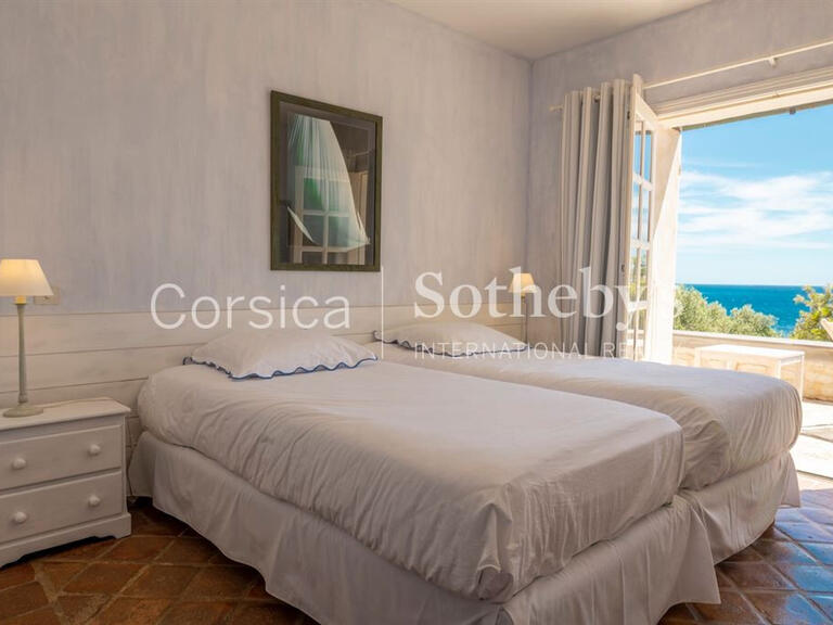 House Bonifacio - 5 bedrooms - 300m²