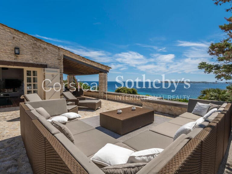 House Bonifacio - 5 bedrooms - 300m²