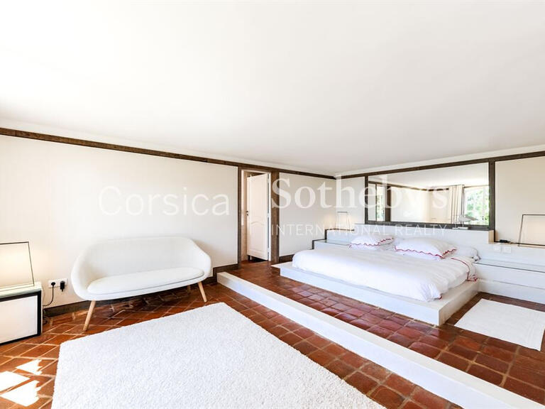 House Bonifacio - 5 bedrooms - 300m²