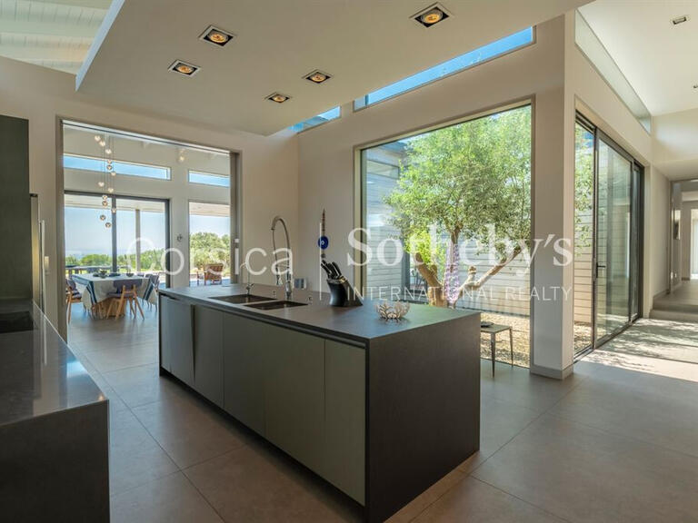 House Bonifacio - 6 bedrooms - 860m²