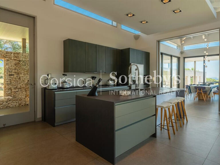 House Bonifacio - 6 bedrooms - 860m²