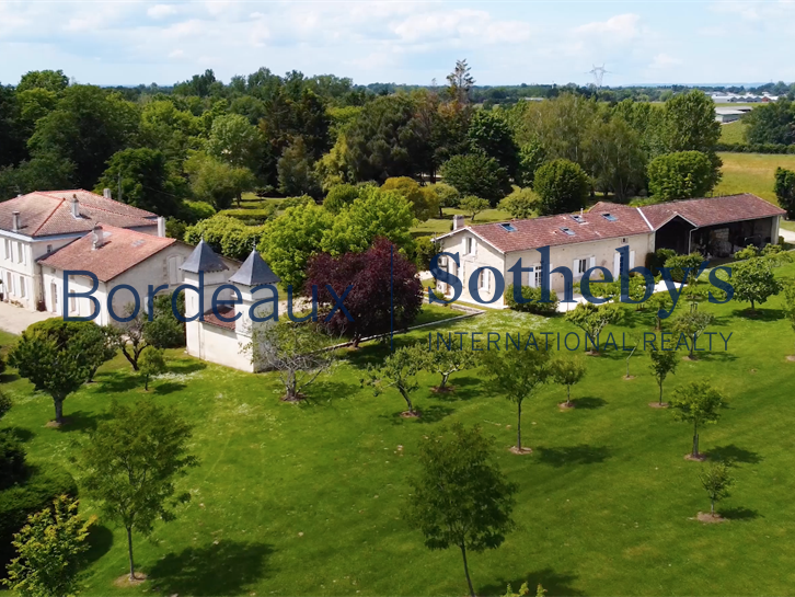 Château Bordeaux - 10 chambres - 800m²