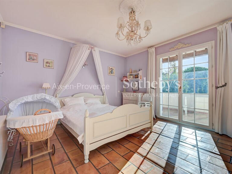 House Bouc-Bel-Air - 5 bedrooms - 240m²