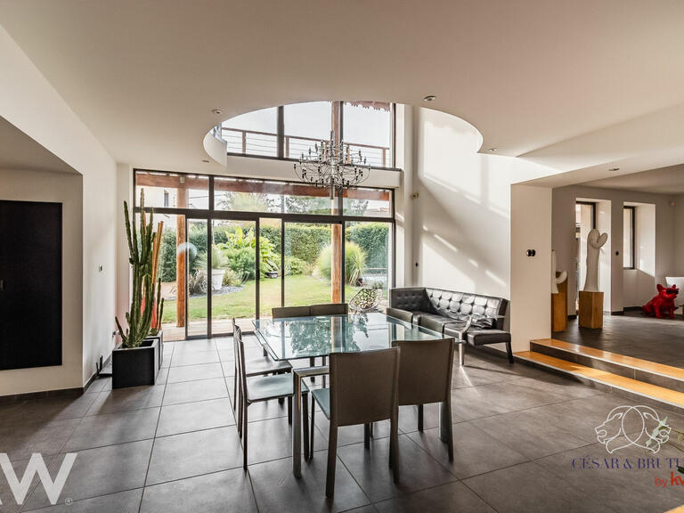 Villa Bourg-Saint-Christophe - 5 chambres - 603m²