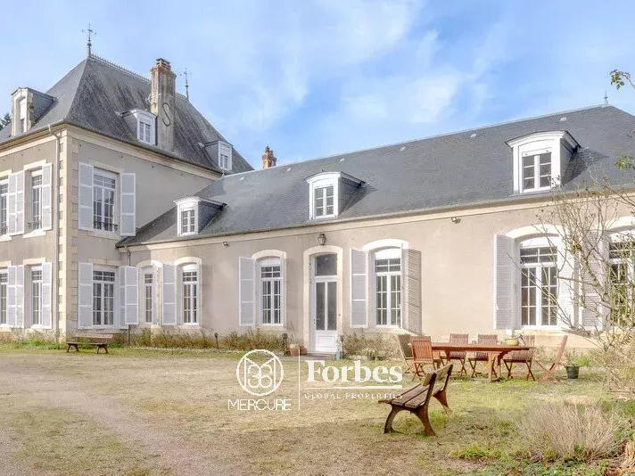 Castle Bourges - 7 bedrooms - 450m²