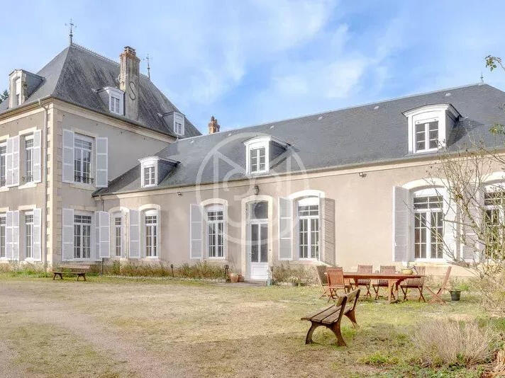 Castle Bourges - 7 bedrooms - 450m²