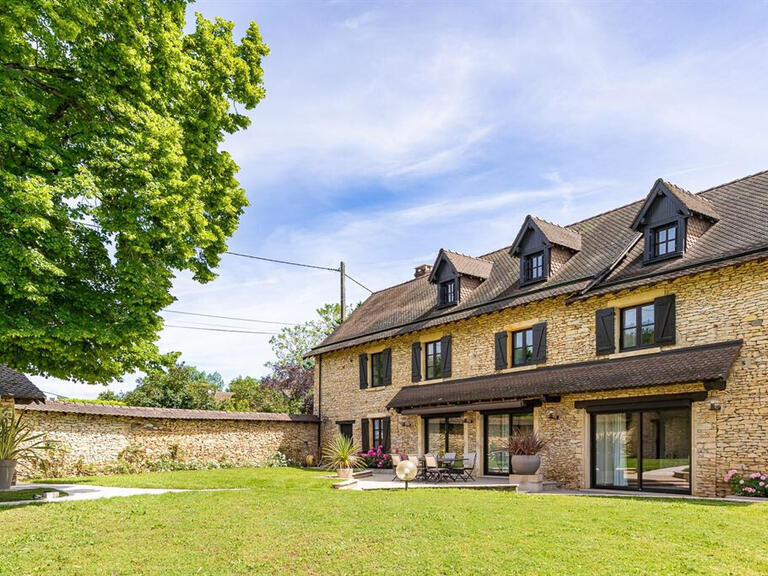 Maison Bourgoin-Jallieu - 5 chambres - 415m²