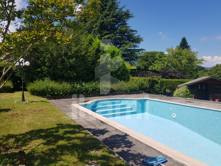 Maison Brison-Saint-Innocent - 5 chambres - 477m²