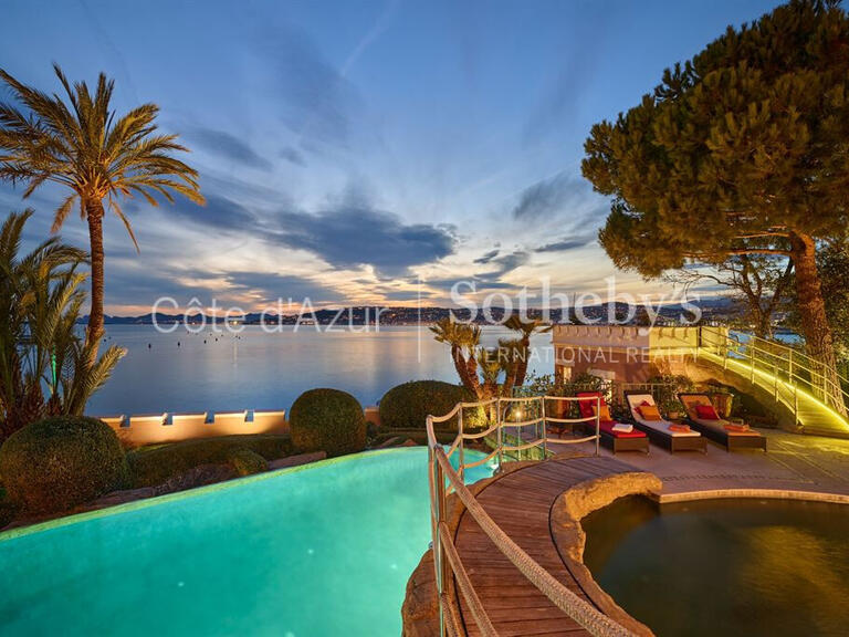 Maison Cap-d-antibes - 9 chambres - 600m²