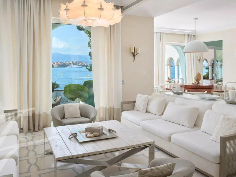 Propriété Cap-d-antibes - 5 chambres - 470m²