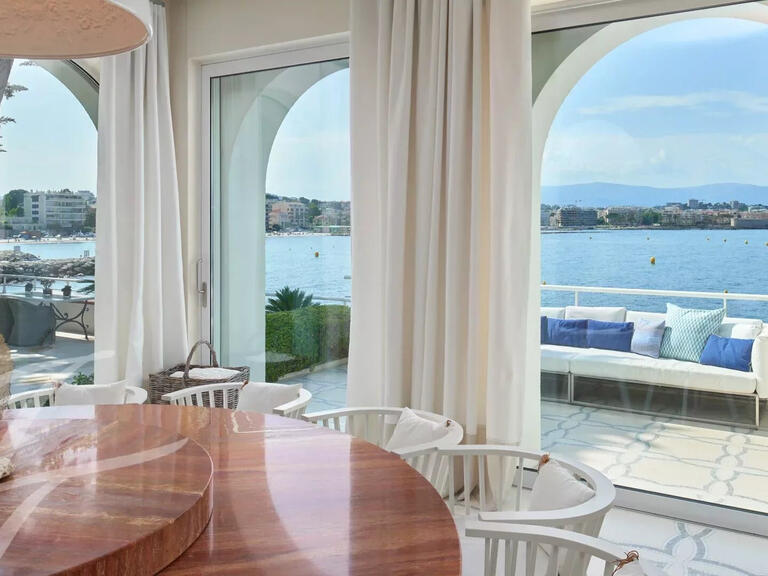 Propriété Cap-d-antibes - 5 chambres - 470m²