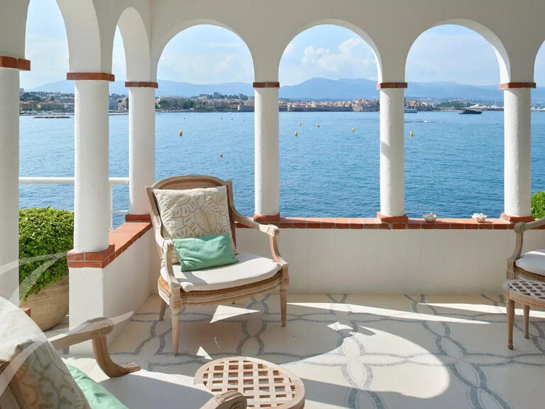 Propriété Cap-d-antibes - 5 chambres - 470m²