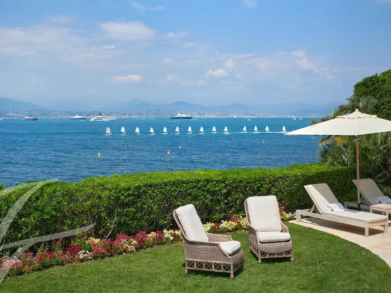 Propriété Cap-d-antibes - 5 chambres - 408m²