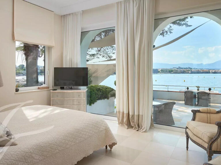 Propriété Cap-d-antibes - 5 chambres - 408m²