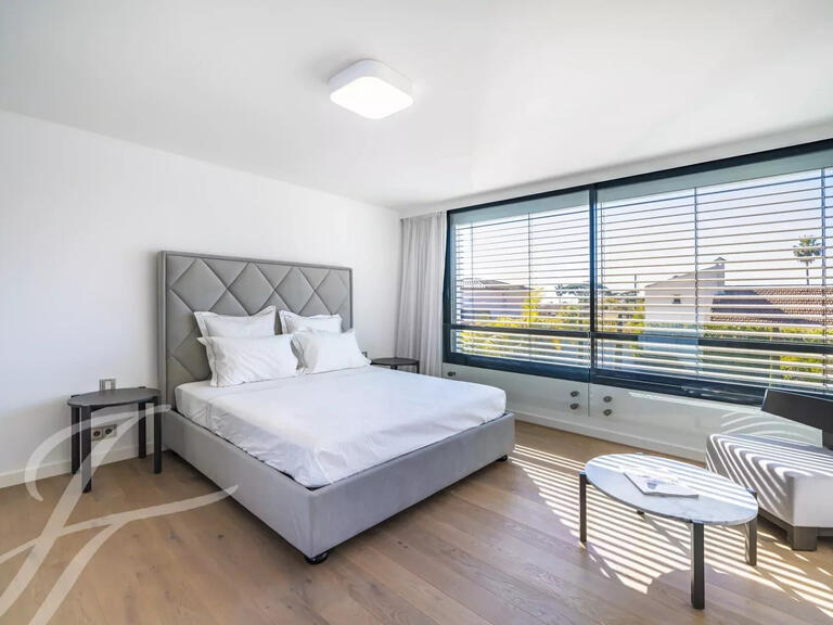 Propriété Cap-d-antibes - 5 chambres - 320m²