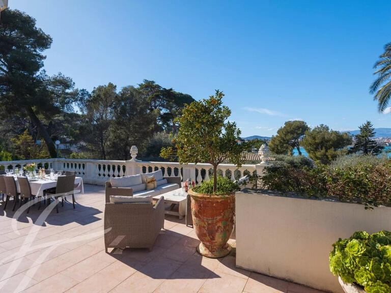 Propriété Cap-d-antibes - 5 chambres - 245m²