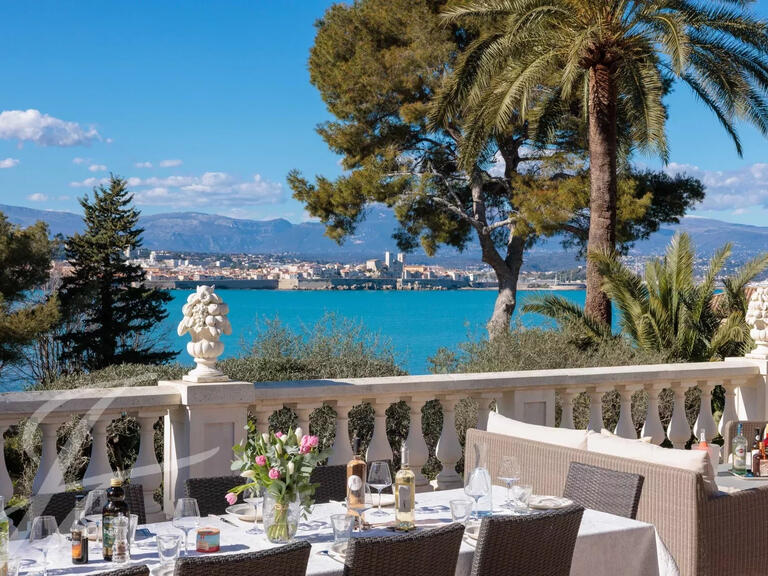 Propriété Cap-d-antibes - 5 chambres - 245m²