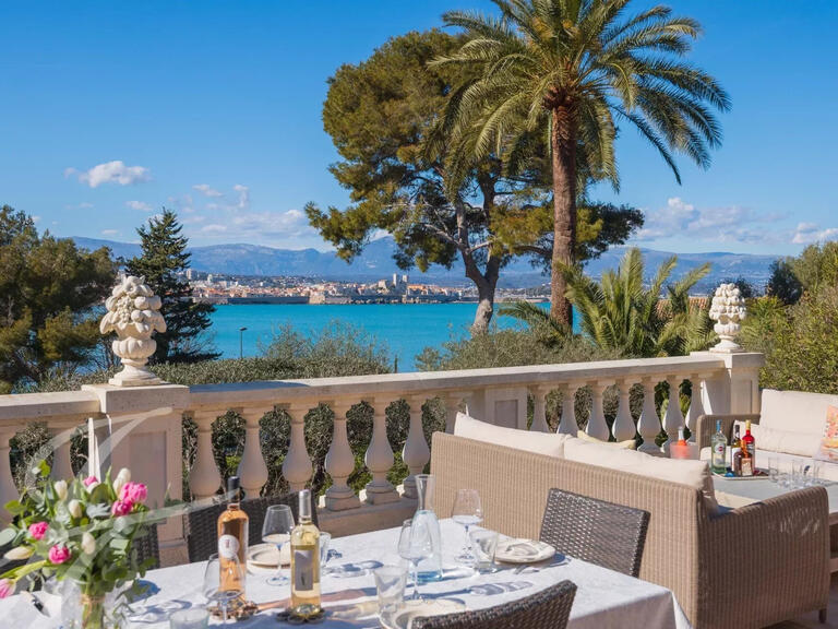 Propriété Cap-d-antibes - 5 chambres - 245m²