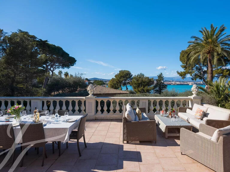 Propriété Cap-d-antibes - 5 chambres - 245m²