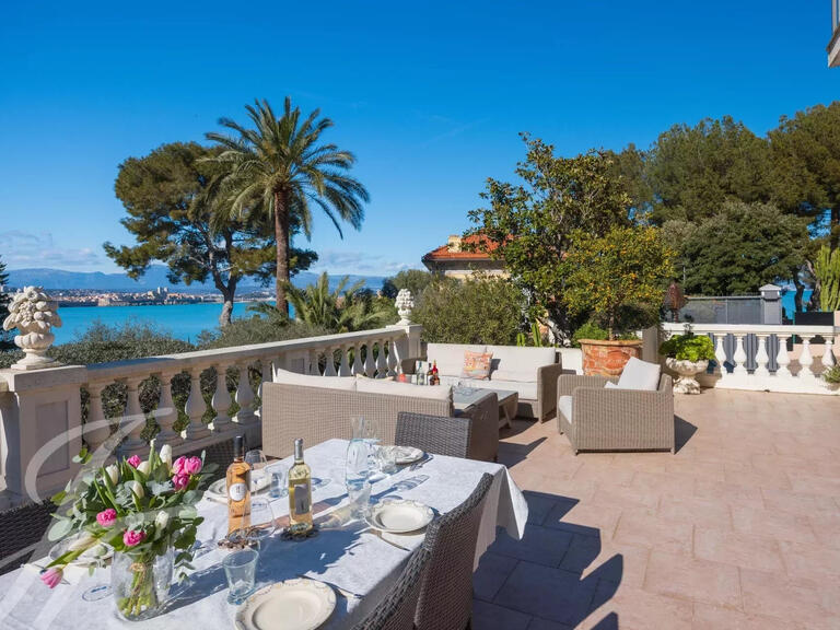 Propriété Cap-d-antibes - 5 chambres - 245m²