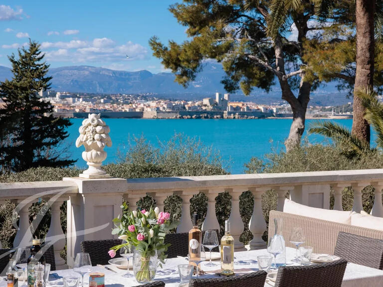 Propriété Cap-d-antibes - 5 chambres - 245m²