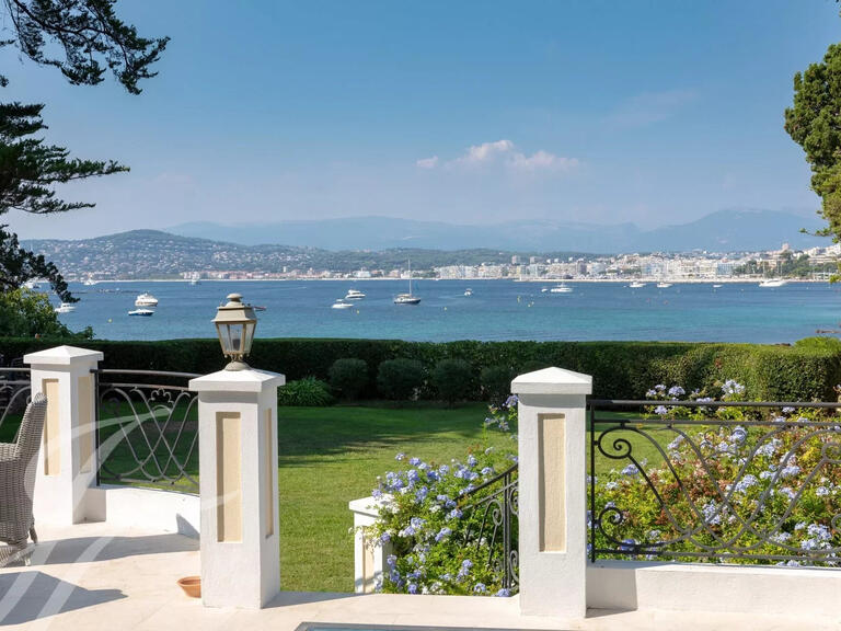 Propriété Cap-d-antibes - 10 chambres - 600m²