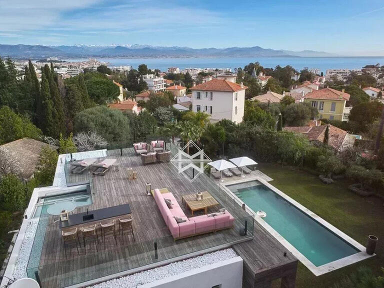 Villa Cap-d-antibes - 5 chambres - 330m²