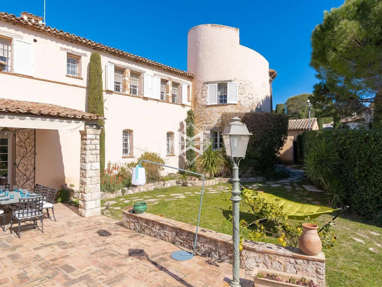 Villa Cap-d-antibes - 5 chambres - 300m²