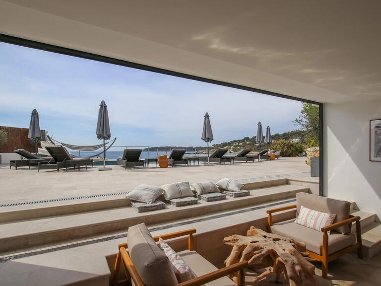 Villa Cap-d-antibes - 5 chambres - 303m²