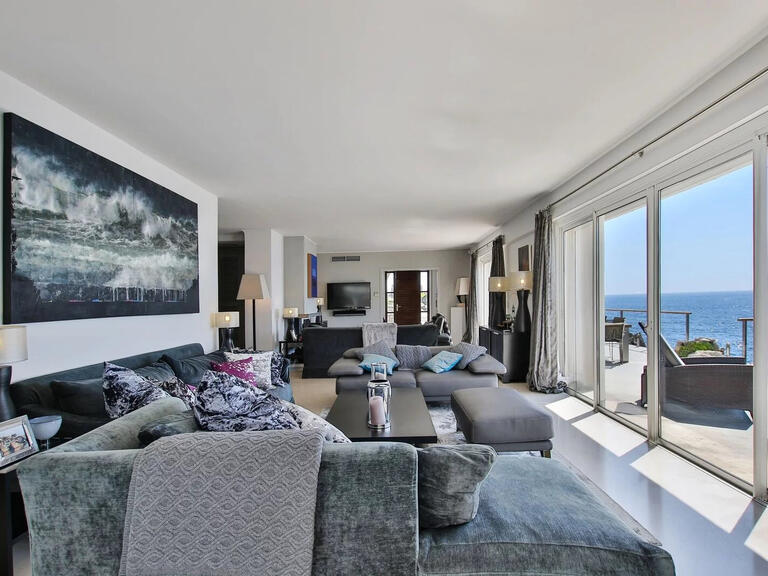 Villa Cap-d-antibes - 5 chambres - 303m²