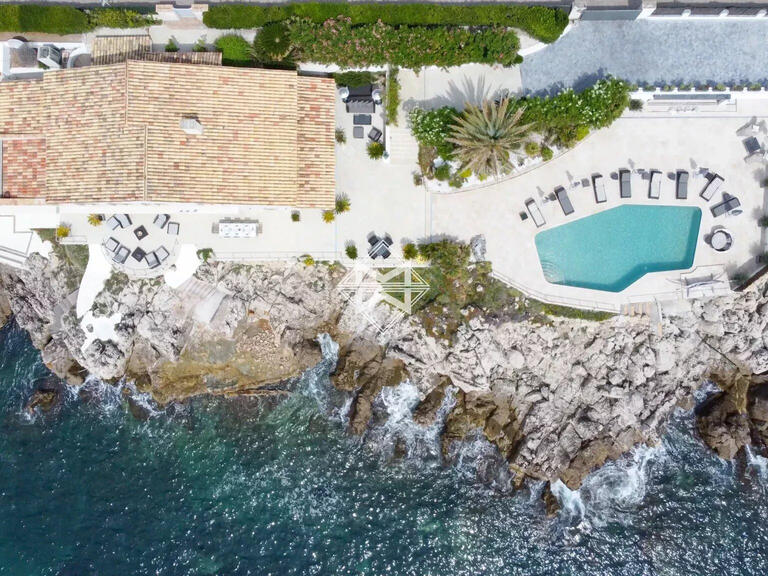 Villa Cap-d-antibes - 5 chambres - 303m²